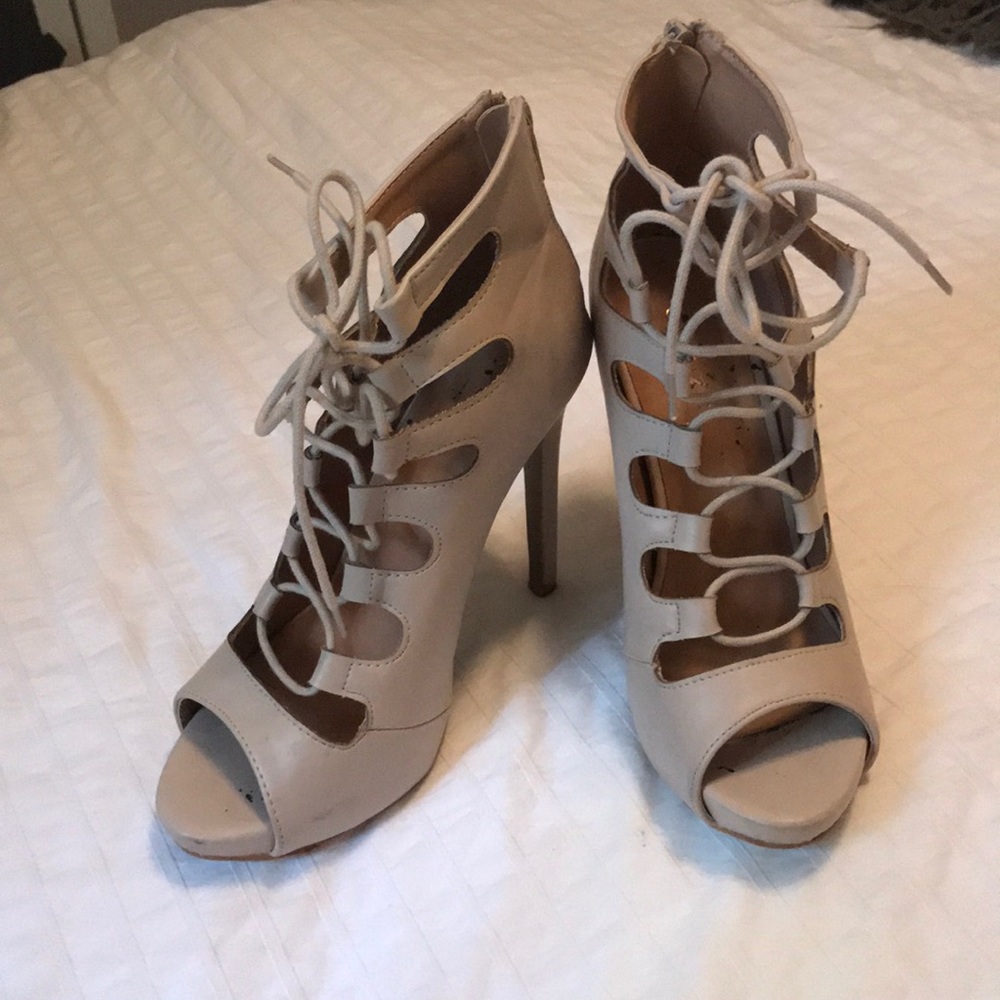 Heels - Picture 2 of 2